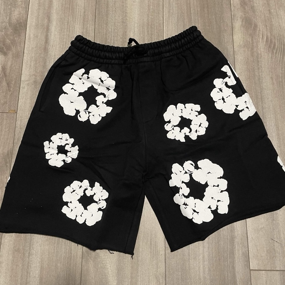 Small Black Denim tears shorts